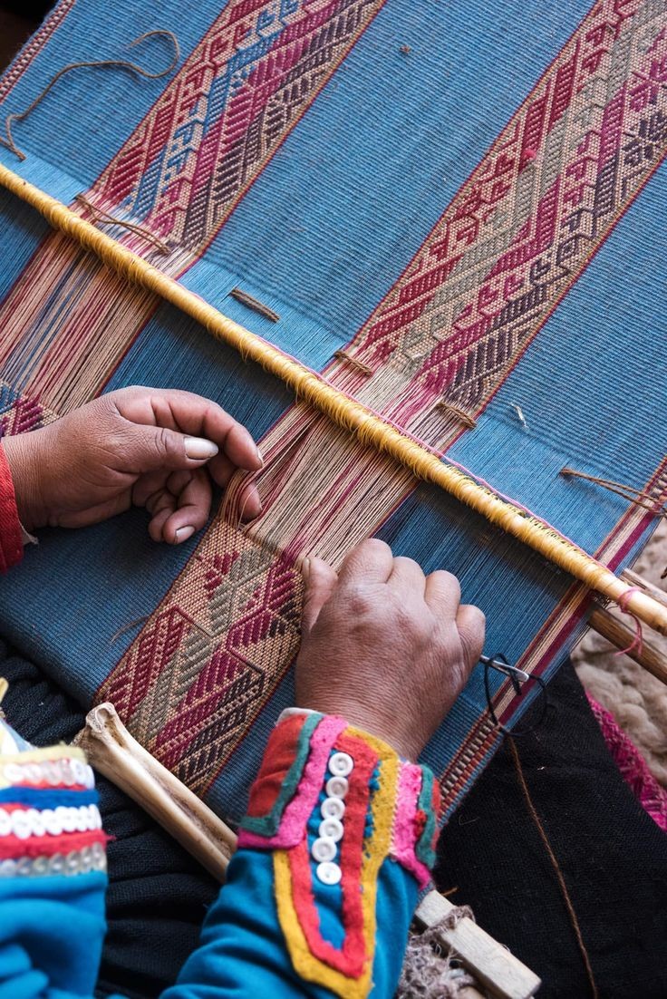 HANDS AND CRAFTS